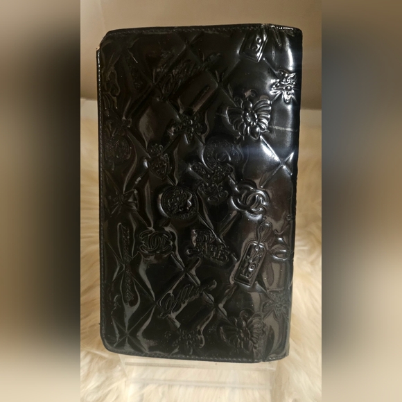 AUTHENTIC lucky charm CHANEL long bifold wallet w/authentication hologram - Picture 2 of 7